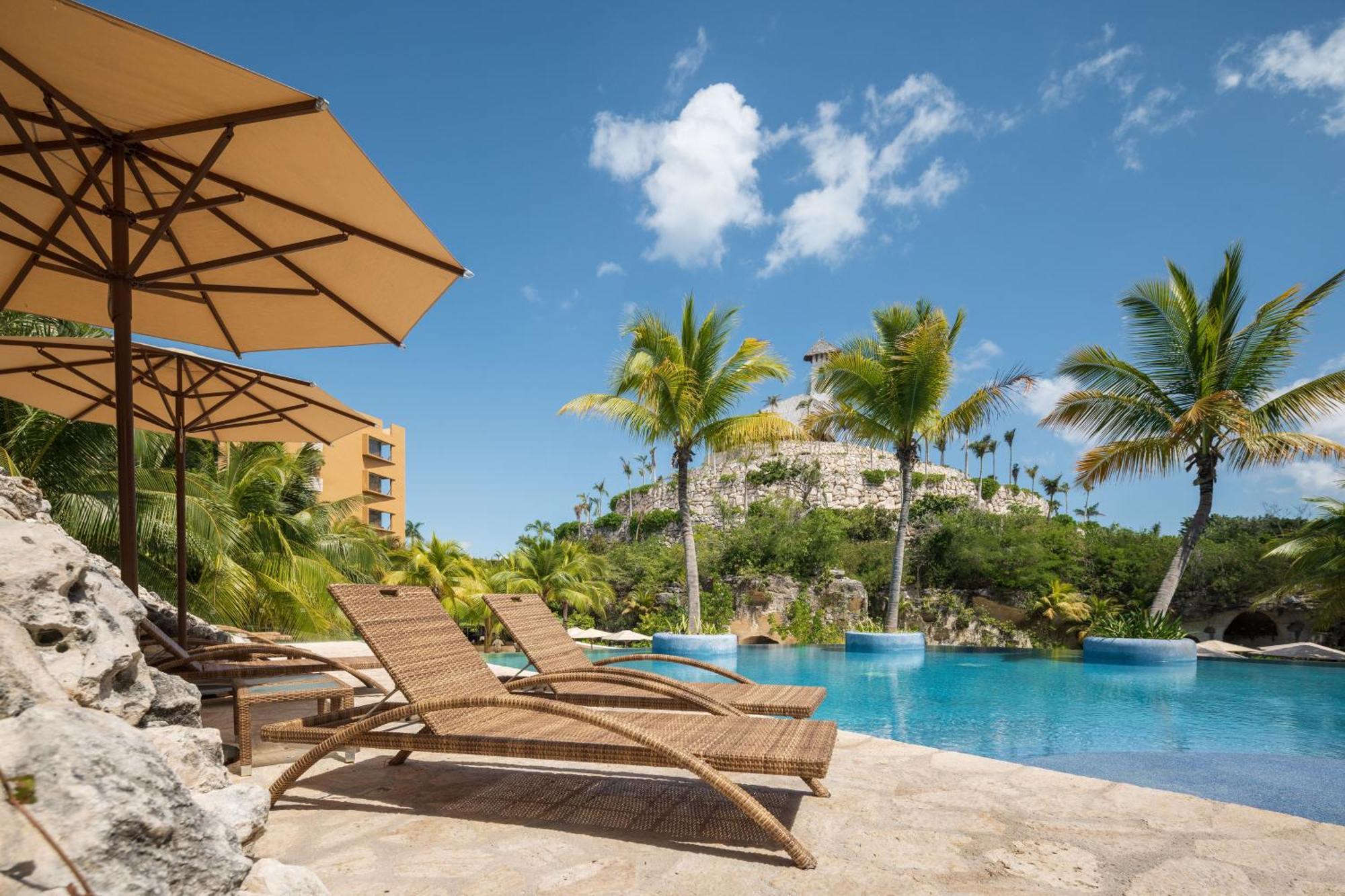 Hotel Xcaret Mexico All Parks All Fun Inclusive (Adults Only) Los Dos Compadres Exterior photo The Atlantis Paradise Island resort