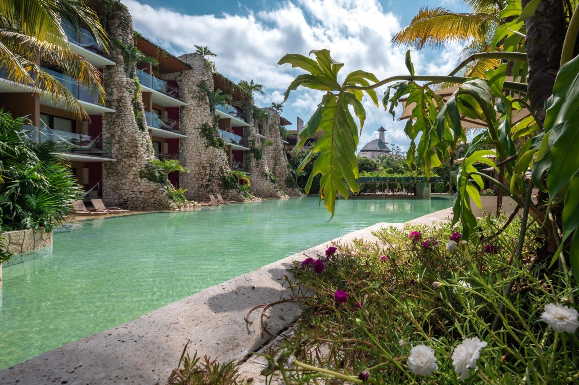 Hotel Xcaret Mexico All Parks All Fun Inclusive (Adults Only) Los Dos Compadres Exterior photo The swimming pool at the resort