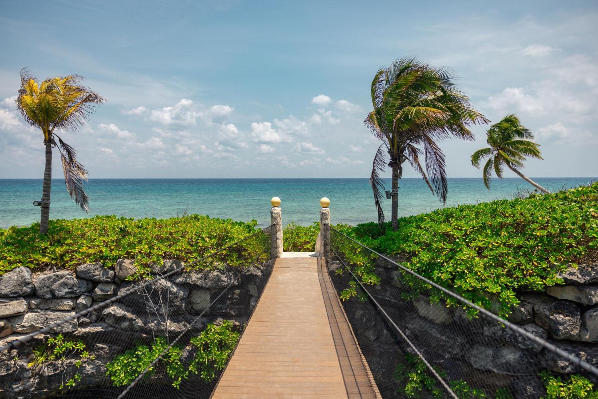 Hotel Xcaret Mexico All Parks All Fun Inclusive (Adults Only) Los Dos Compadres Exterior photo View of the beach from the hotel